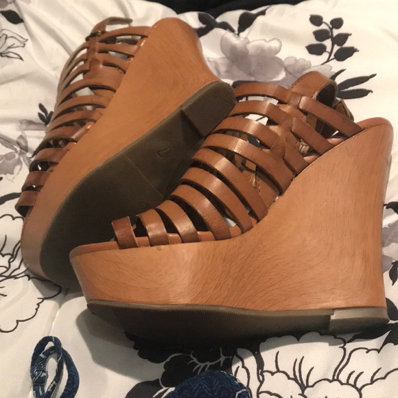 Wooden wedges - Picture 3 of 3